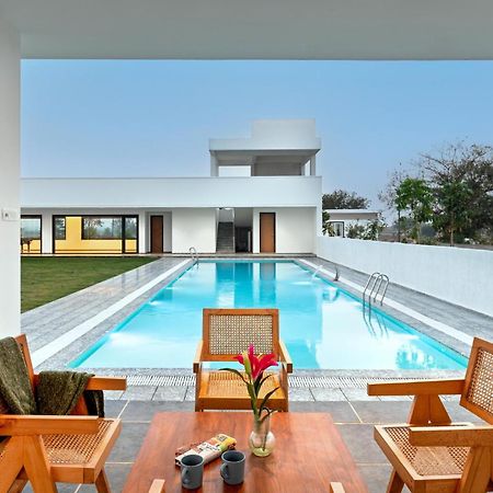 Stayvista At Aj House With Pvt Pool & Projector Set-Up Hyderabad Exterior photo